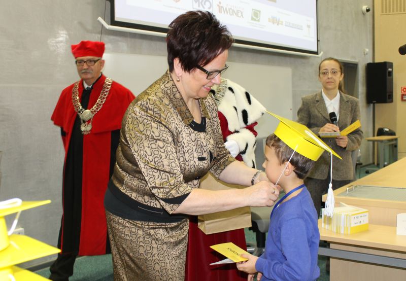 Najstarsi studenci mają... 10 lat.