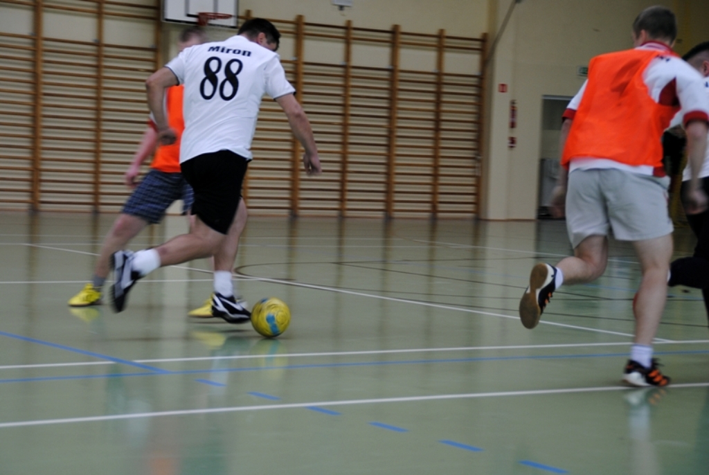 Halowy turniej piłki nożnej o Puchar Przewodniczącego Rady Rodziców ILO w Łosicach ( relacja, wyniki, tabele, zdjęcia)