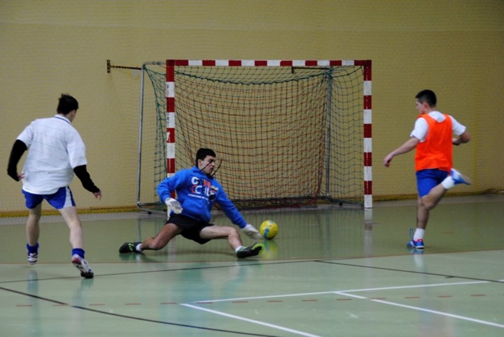 Halowy turniej piłki nożnej o Puchar Przewodniczącego Rady Rodziców ILO w Łosicach ( relacja, wyniki, tabele, zdjęcia)