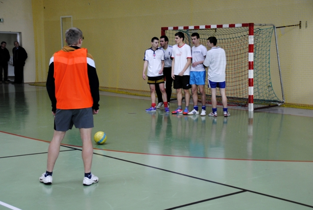 Halowy turniej piłki nożnej o Puchar Przewodniczącego Rady Rodziców ILO w Łosicach ( relacja, wyniki, tabele, zdjęcia)