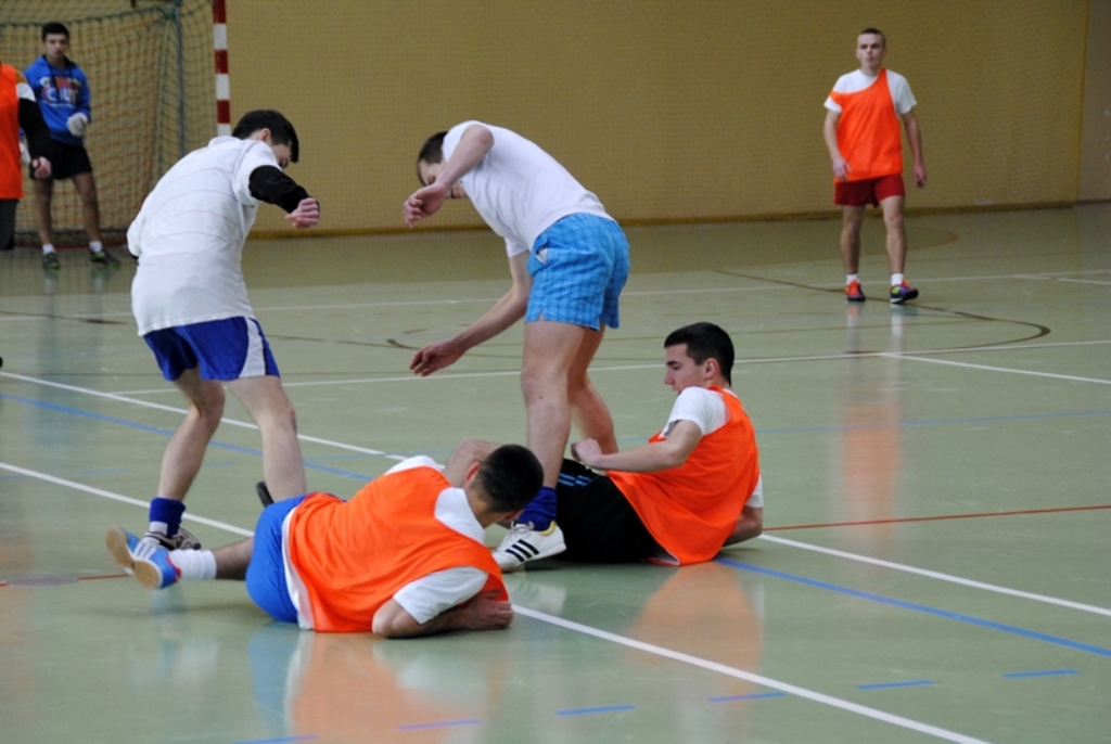 Halowy turniej piłki nożnej o Puchar Przewodniczącego Rady Rodziców ILO w Łosicach ( relacja, wyniki, tabele, zdjęcia)