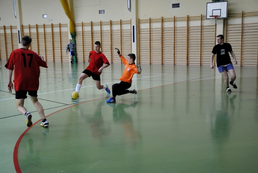 Halowy turniej piłki nożnej o Puchar Przewodniczącego Rady Rodziców ILO w Łosicach ( relacja, wyniki, tabele, zdjęcia)