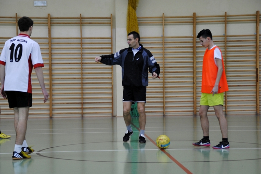 Halowy turniej piłki nożnej o Puchar Przewodniczącego Rady Rodziców ILO w Łosicach ( relacja, wyniki, tabele, zdjęcia)