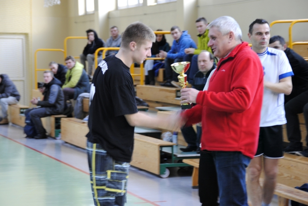 Halowy turniej piłki nożnej o Puchar Przewodniczącego Rady Rodziców ILO w Łosicach ( relacja, wyniki, tabele, zdjęcia)