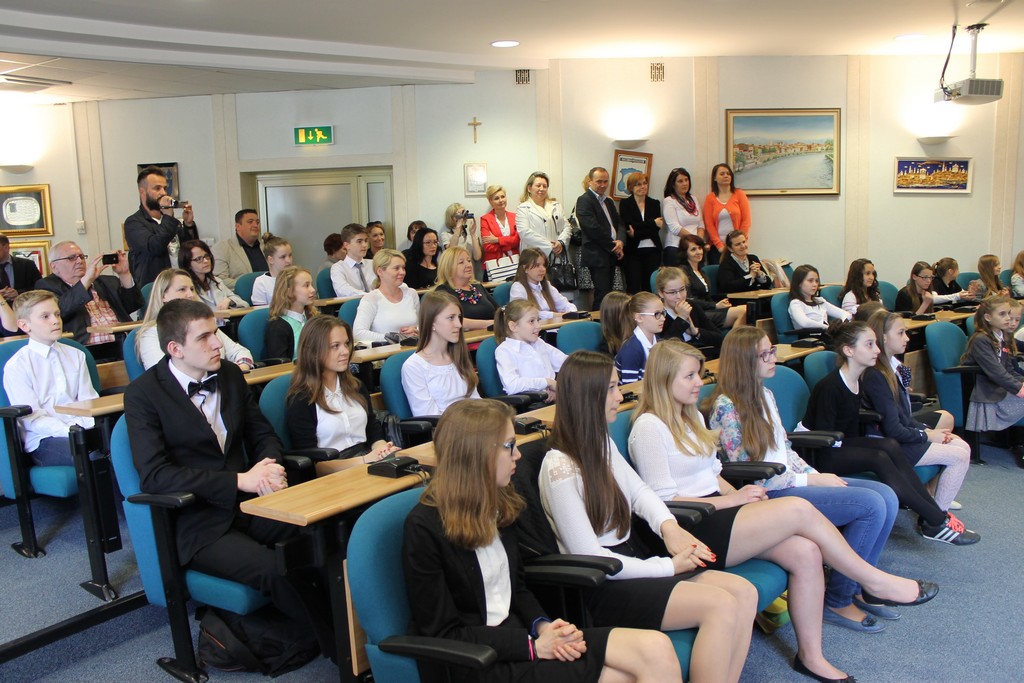 Prezydent wręczył stypendia uczniom (fotorelacja)