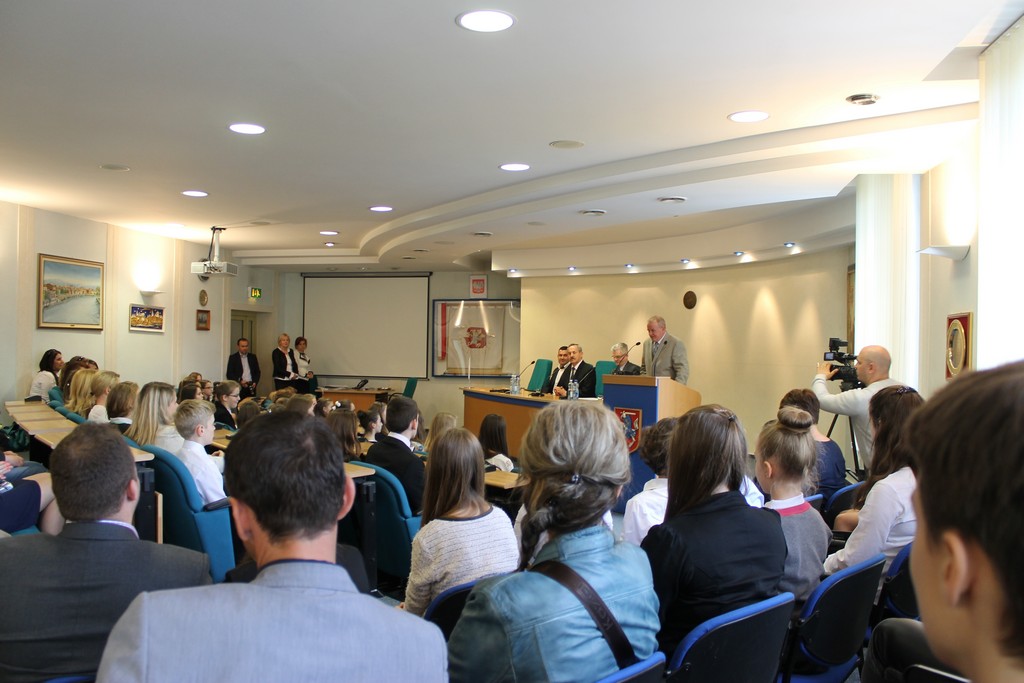 Prezydent wręczył stypendia uczniom (fotorelacja)