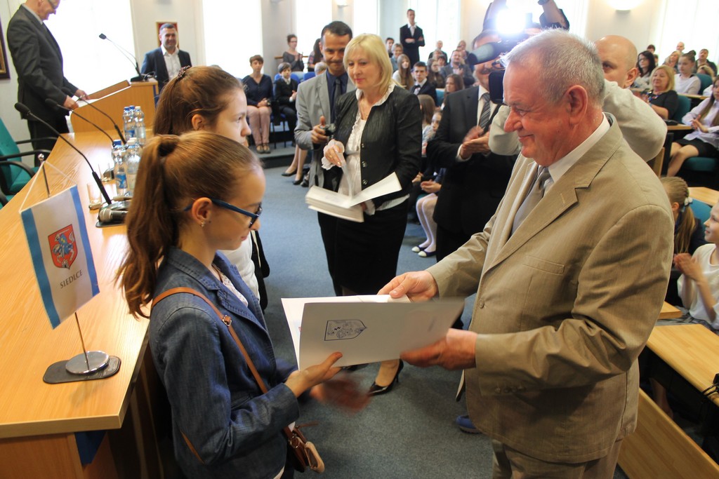 Prezydent wręczył stypendia uczniom (fotorelacja)