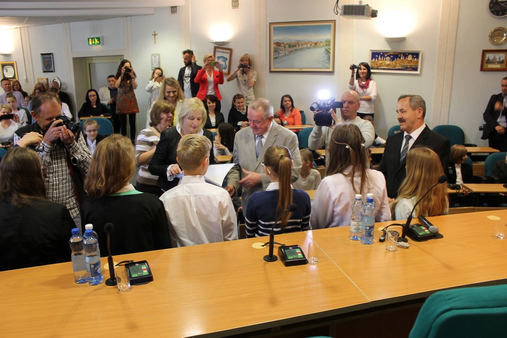 Prezydent wręczył stypendia uczniom (fotorelacja)