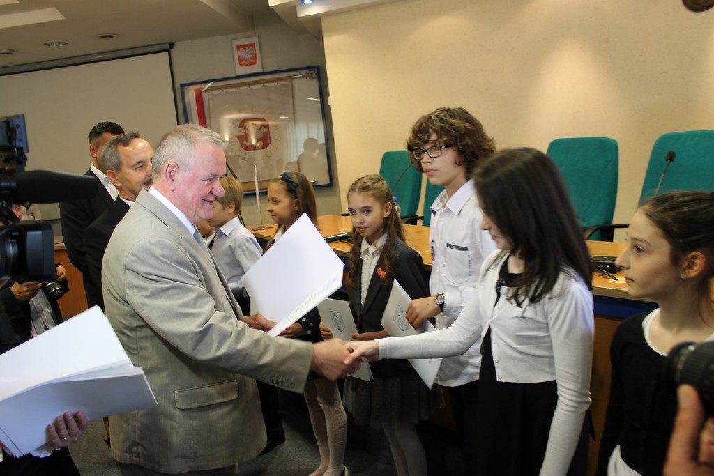 Prezydent wręczył stypendia uczniom (fotorelacja)