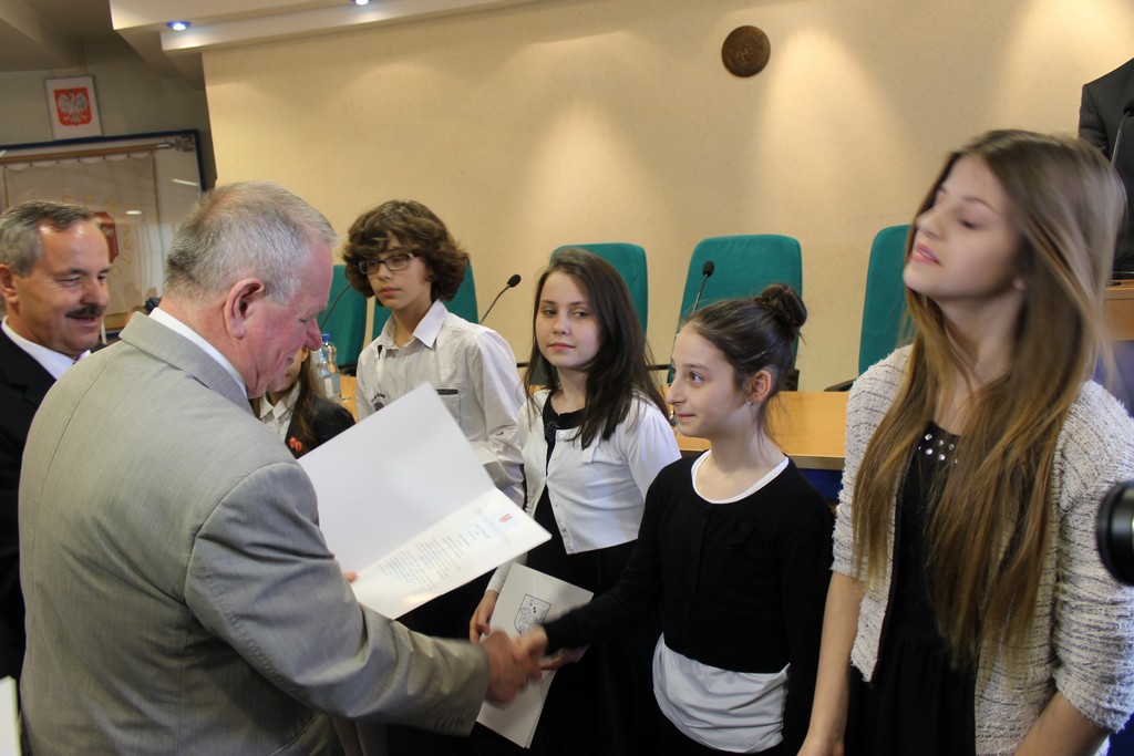 Prezydent wręczył stypendia uczniom (fotorelacja)