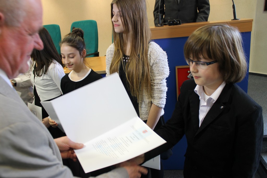 Prezydent wręczył stypendia uczniom (fotorelacja)