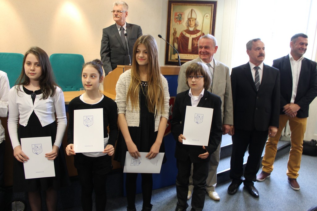 Prezydent wręczył stypendia uczniom (fotorelacja)