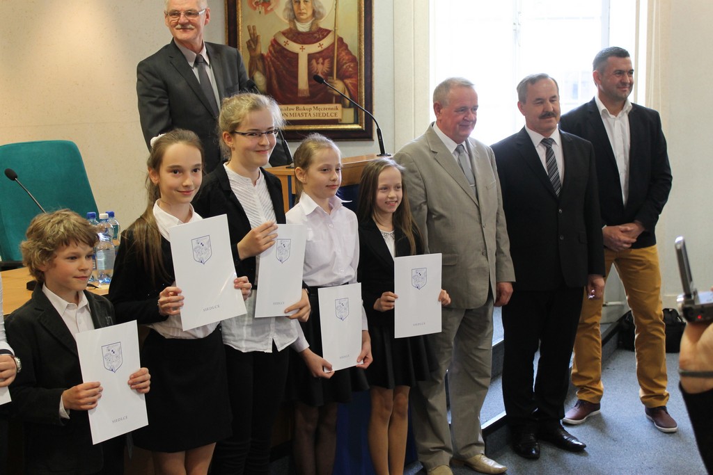 Prezydent wręczył stypendia uczniom (fotorelacja)