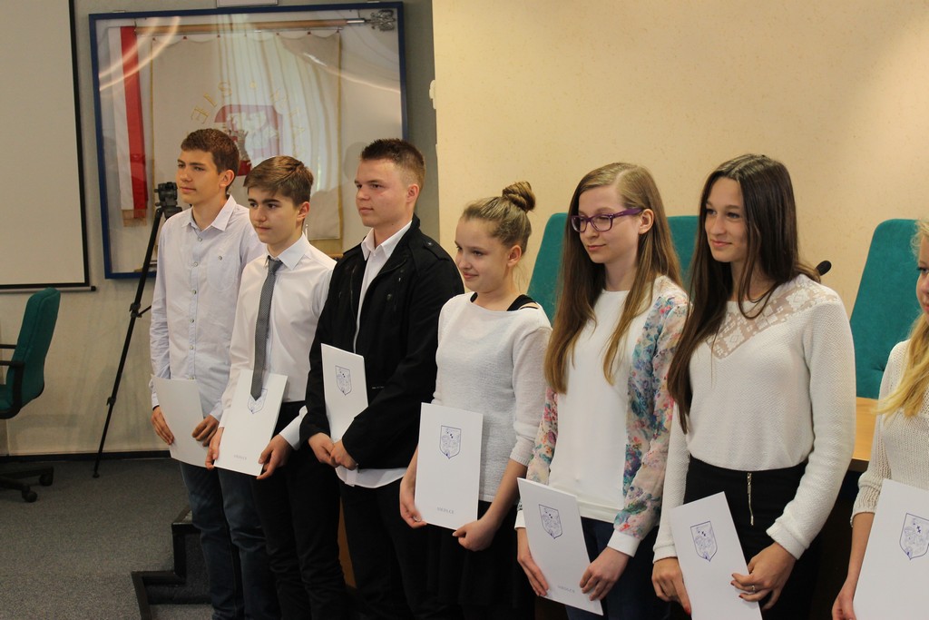 Prezydent wręczył stypendia uczniom (fotorelacja)