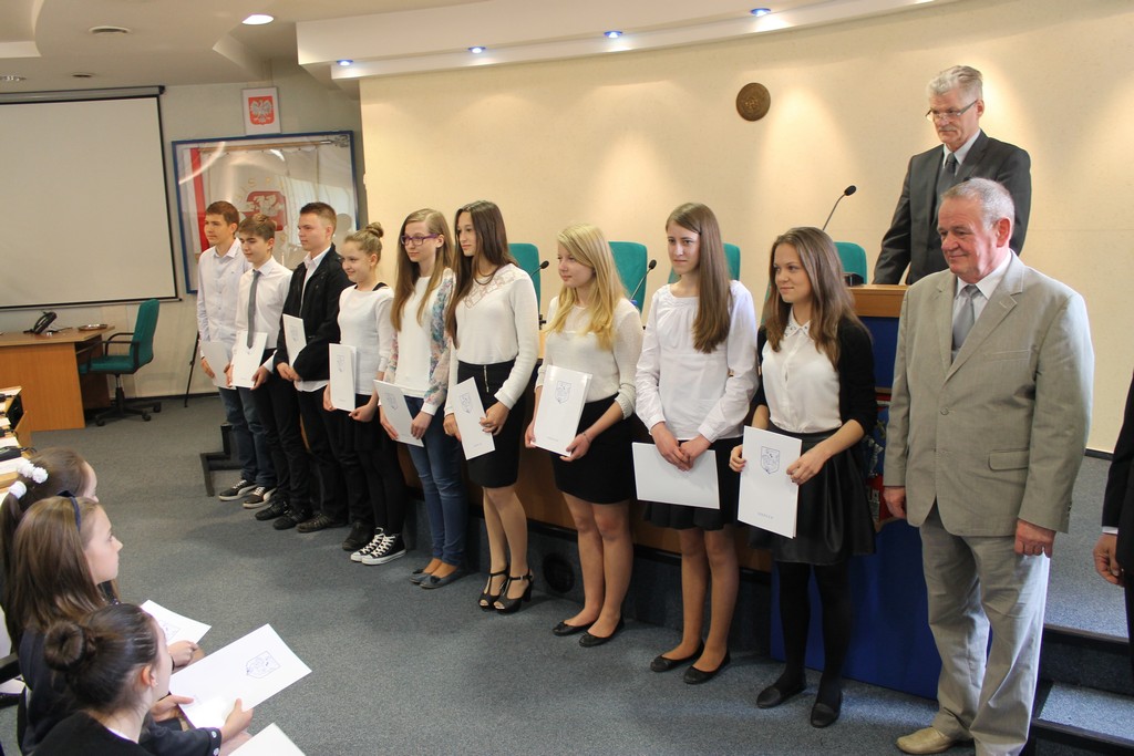 Prezydent wręczył stypendia uczniom (fotorelacja)