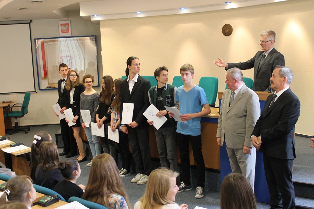 Prezydent wręczył stypendia uczniom (fotorelacja)