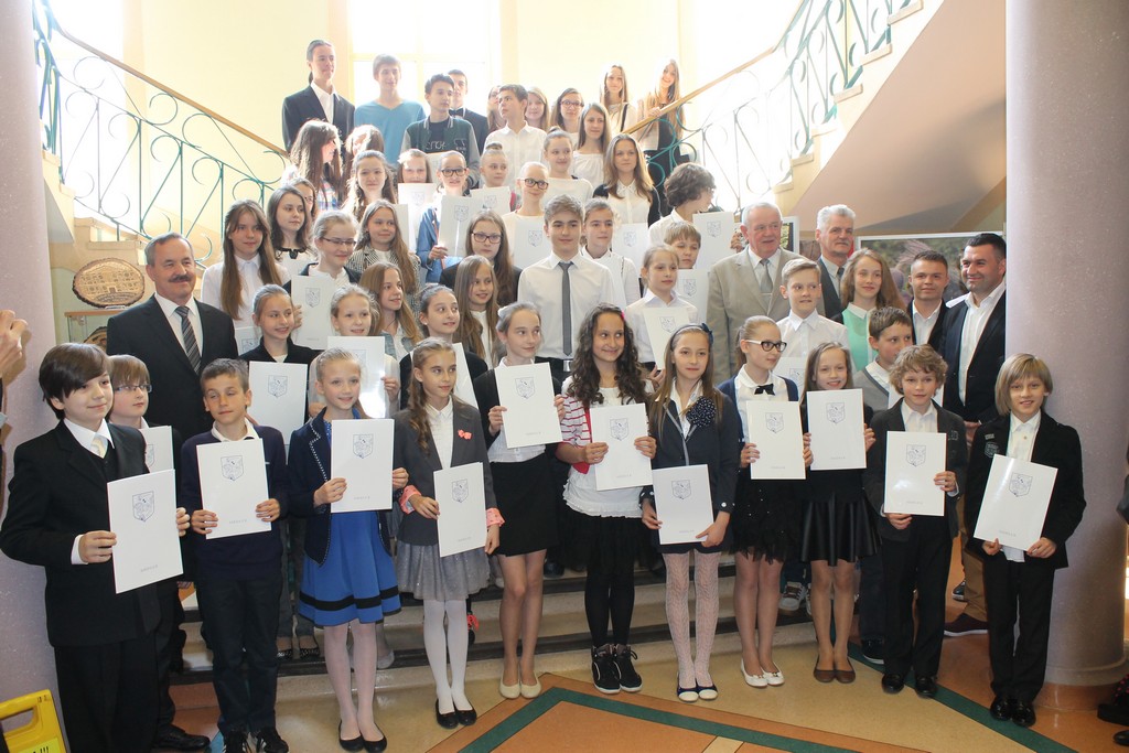 Prezydent wręczył stypendia uczniom (fotorelacja)