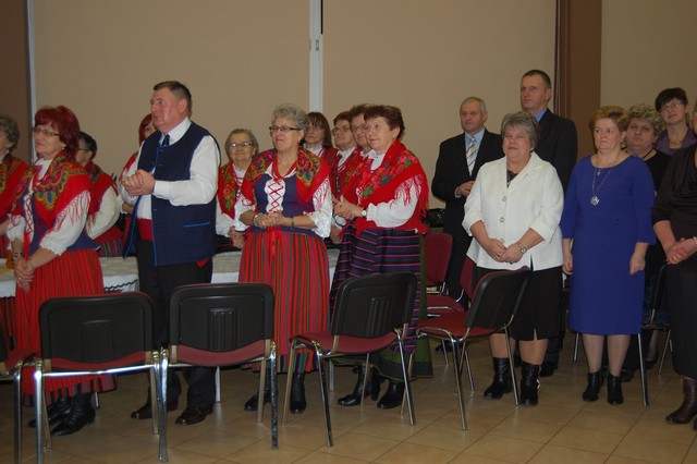 Z lampką szampana w nowym roku