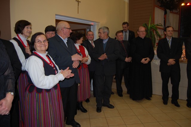 Z lampką szampana w nowym roku