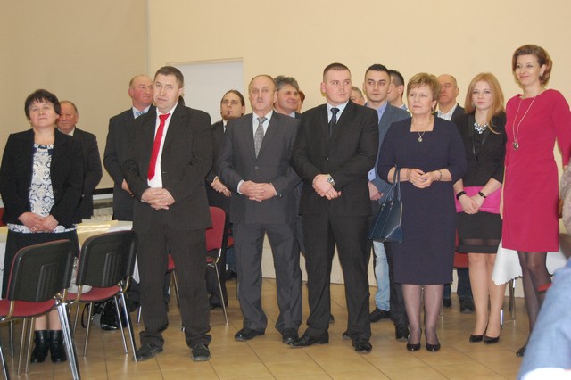 Z lampką szampana w nowym roku