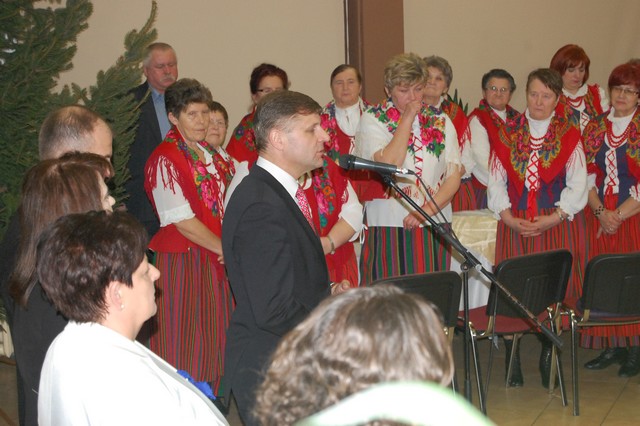 Z lampką szampana w nowym roku