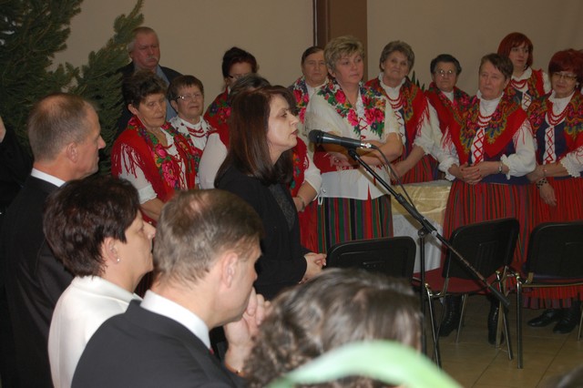 Z lampką szampana w nowym roku