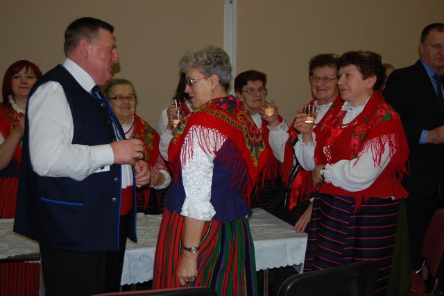 Z lampką szampana w nowym roku