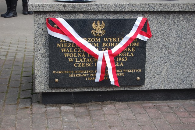 Tablica dla niezłomnych