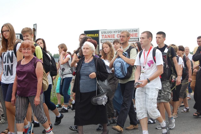 Ruszyli pielgrzymim szlakiem (fotorelacja)