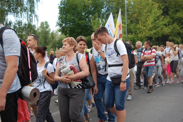 Ruszyli pielgrzymim szlakiem (fotorelacja)