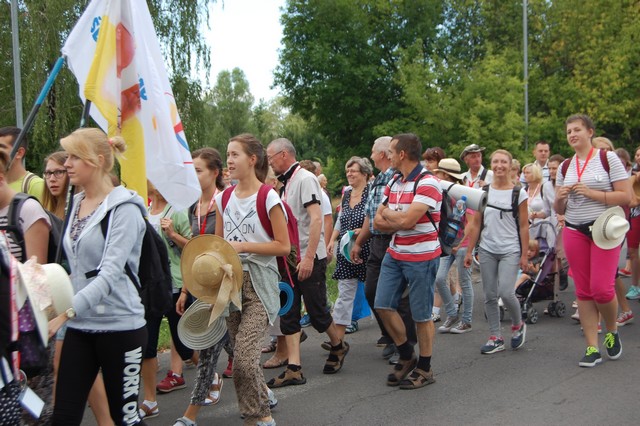 Ruszyli pielgrzymim szlakiem (fotorelacja)