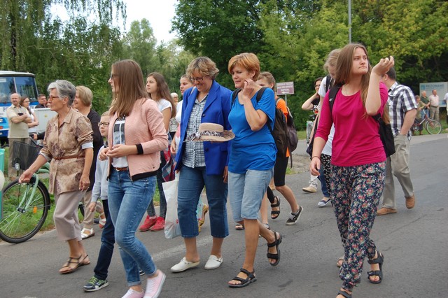 Ruszyli pielgrzymim szlakiem (fotorelacja)