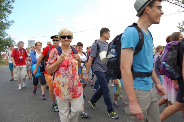 Ruszyli pielgrzymim szlakiem (fotorelacja)