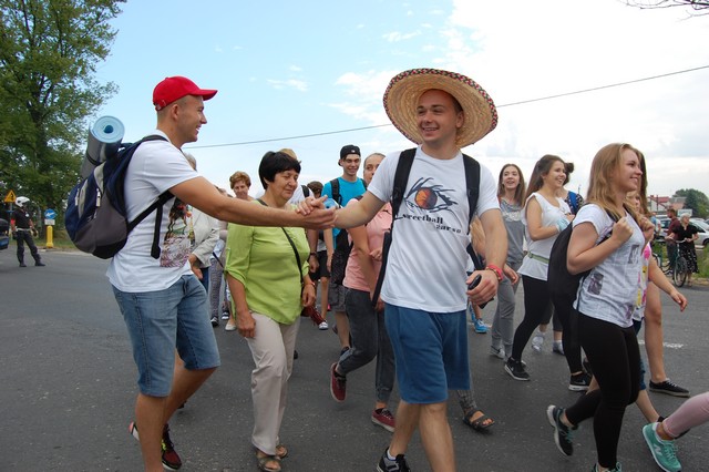 Ruszyli pielgrzymim szlakiem (fotorelacja)