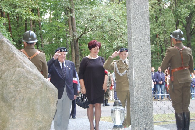 Modlili się w lesie unińskim