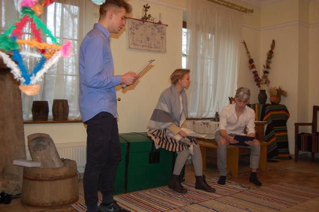 Czytali ?Chłopów? w dworku (galeria zdjęć)