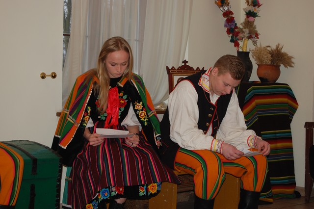 Czytali ?Chłopów? w dworku (galeria zdjęć)