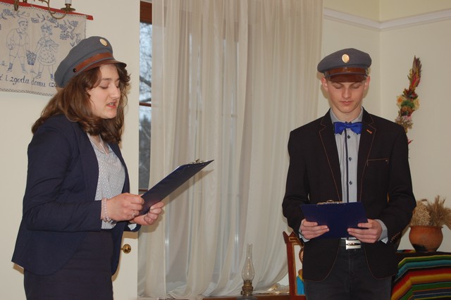 Czytali ?Chłopów? w dworku (galeria zdjęć)