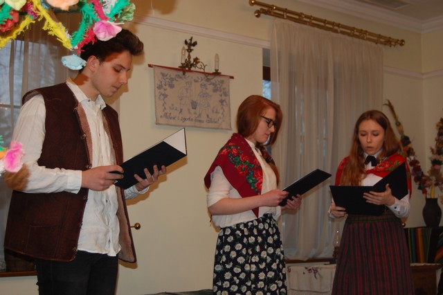Czytali ?Chłopów? w dworku (galeria zdjęć)