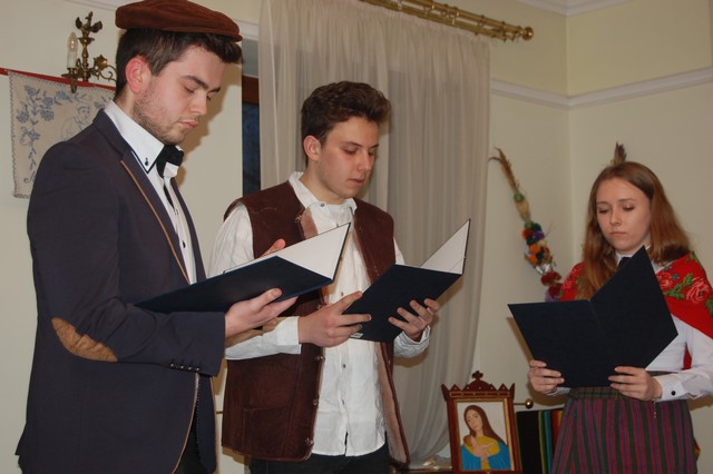 Czytali ?Chłopów? w dworku (galeria zdjęć)