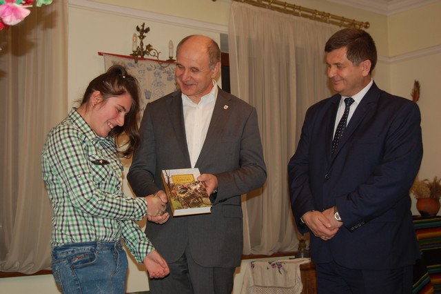 Czytali ?Chłopów? w dworku (galeria zdjęć)