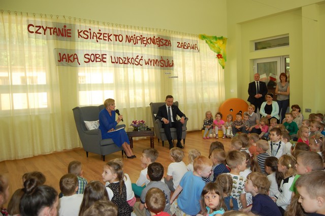 Para prezydencka czytała dzieciom (fotorelacja)