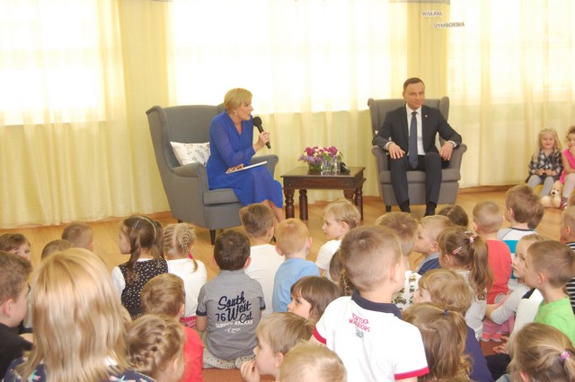 Para prezydencka czytała dzieciom (fotorelacja)