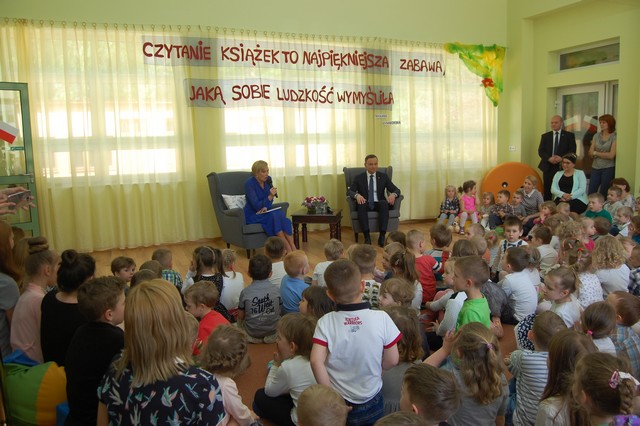 Para prezydencka czytała dzieciom (fotorelacja)