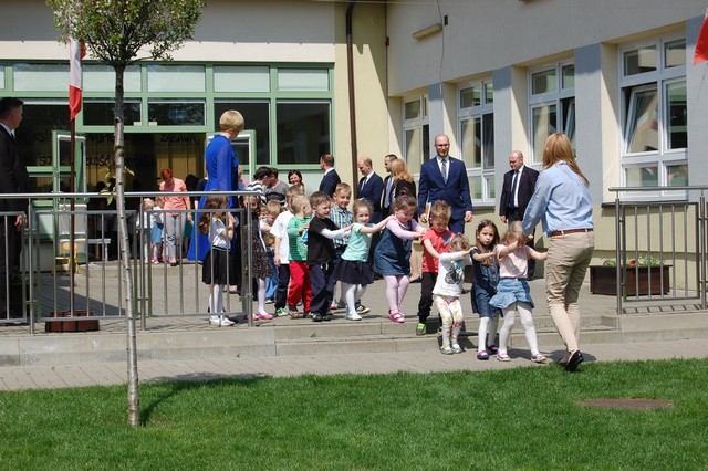 Para prezydencka czytała dzieciom (fotorelacja)