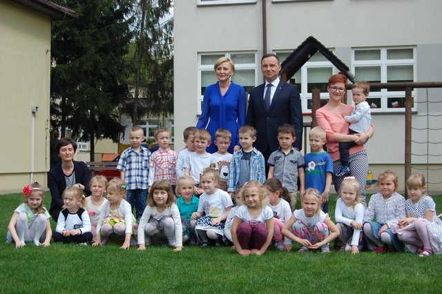 Para prezydencka czytała dzieciom (fotorelacja)