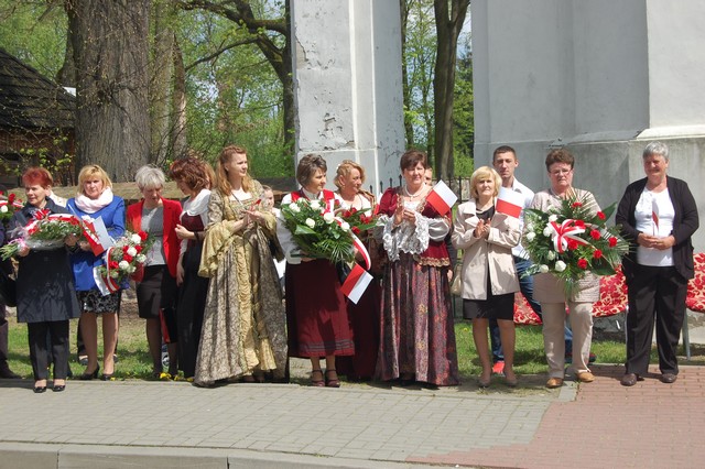 3 Maja uczcili polonezem (fotorelacja)