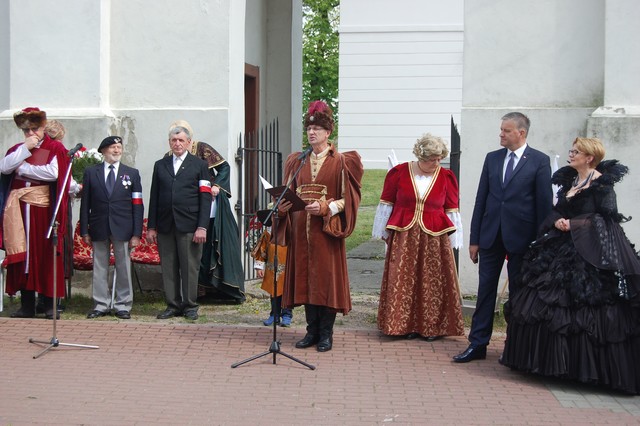 3 Maja uczcili polonezem (fotorelacja)