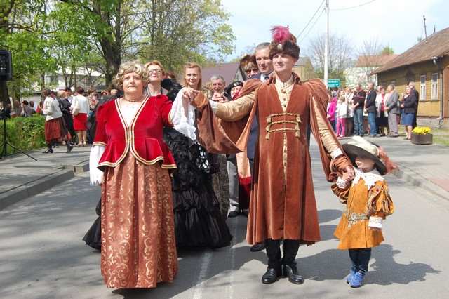 3 Maja uczcili polonezem (fotorelacja)
