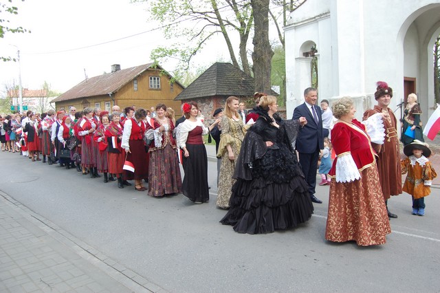 3 Maja uczcili polonezem (fotorelacja)